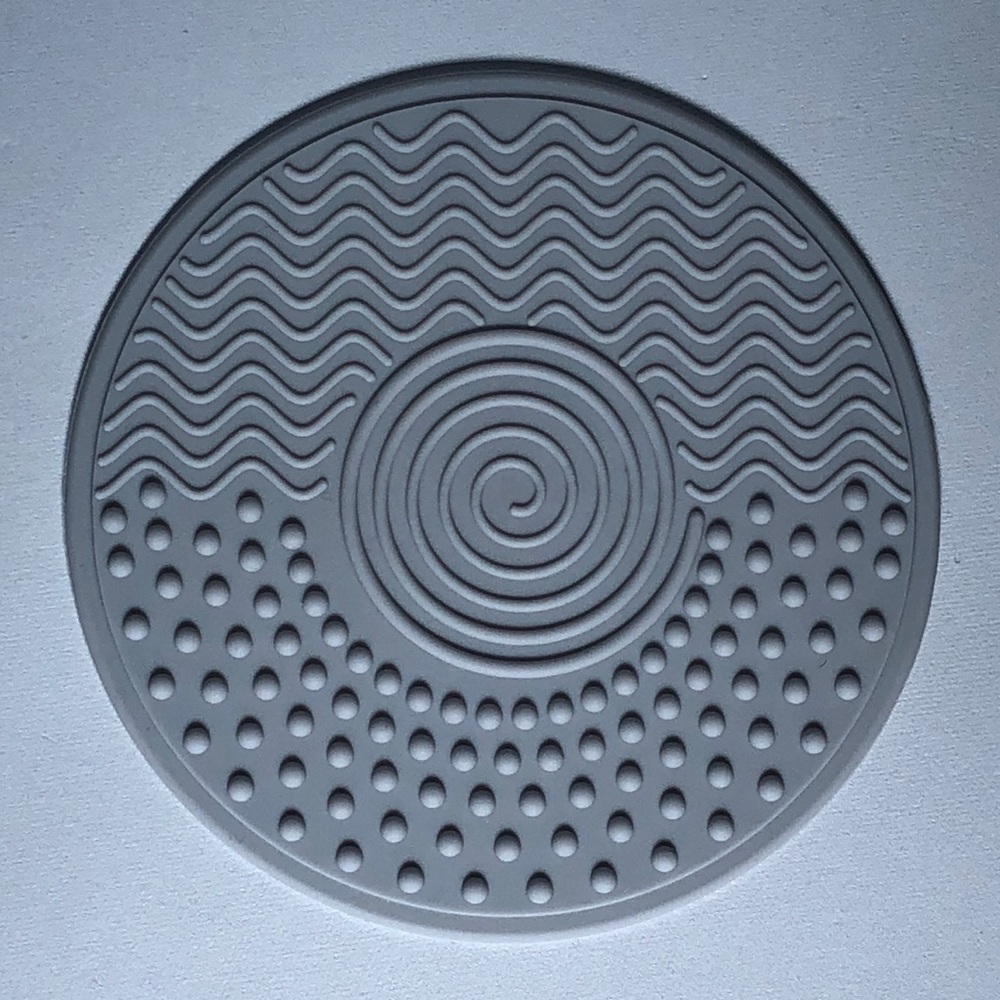 Cinema Secrets Silicone Scrubber for Brushes